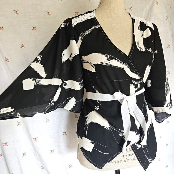 Size XS Bell Sleeve Wrap Blouse Black and White NWT - Picture 3 of 11